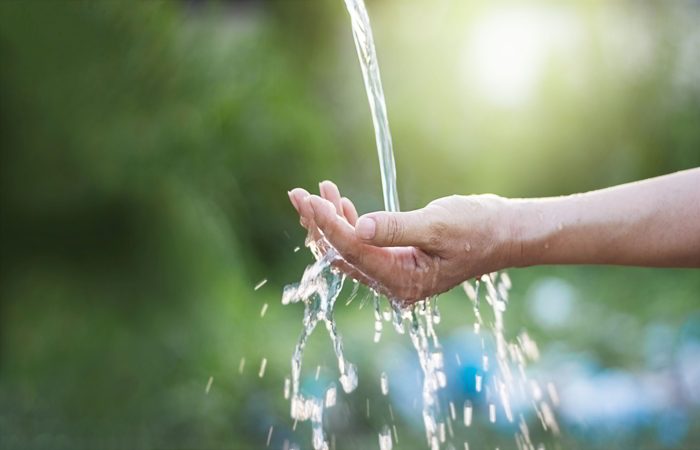 shutterstock_538336039 water hand 700 x 450